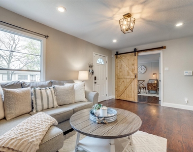 2111 Norwood Drive - Photo Thumbnail 6