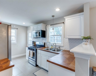 2111 Norwood Drive - Photo Thumbnail 12