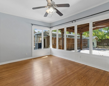 6102 Worth Street - Photo Thumbnail 9