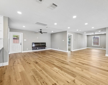 3889 Davila Drive - Photo Thumbnail 10