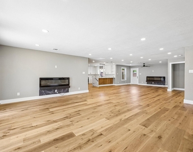 3889 Davila Drive - Photo Thumbnail 6