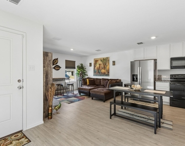 6825 Sunbeam Circle - Photo Thumbnail 5