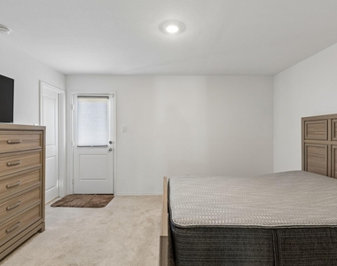 6825 Sunbeam Circle - Photo Thumbnail 13