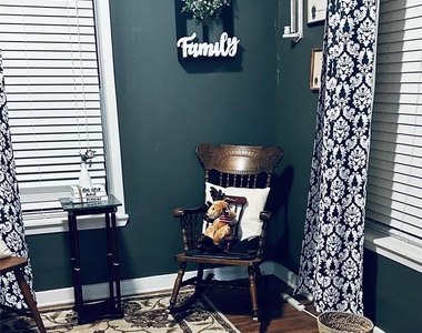 1033 N Johnson Street - Photo Thumbnail 2
