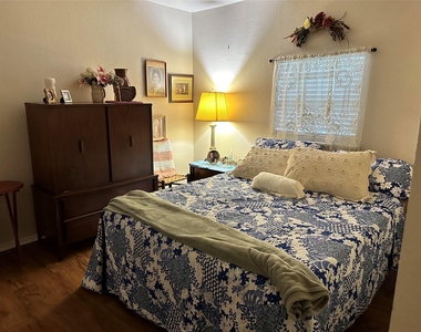 1035 N Johnson Street - Photo Thumbnail 3