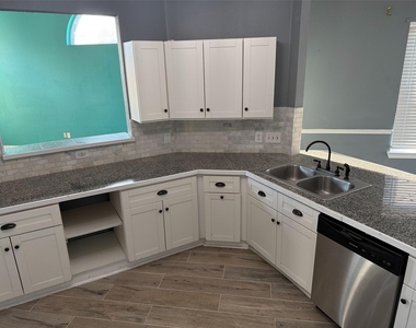 2700 Crystal Falls Drive - Photo Thumbnail 3
