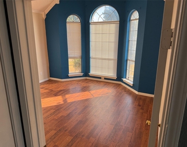 2700 Crystal Falls Drive - Photo Thumbnail 16