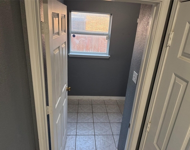 2700 Crystal Falls Drive - Photo Thumbnail 12