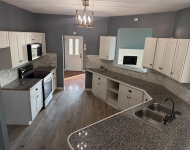 2700 Crystal Falls Drive - Photo Thumbnail 4