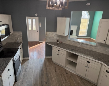 2700 Crystal Falls Drive - Photo Thumbnail 6