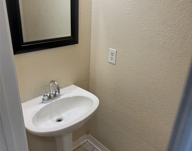 2700 Crystal Falls Drive - Photo Thumbnail 11