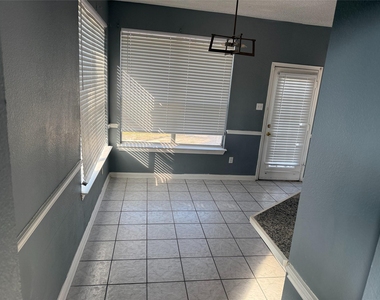 2700 Crystal Falls Drive - Photo Thumbnail 10