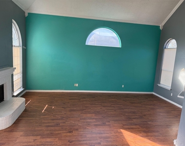 2700 Crystal Falls Drive - Photo Thumbnail 2