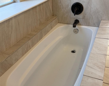 2700 Crystal Falls Drive - Photo Thumbnail 20