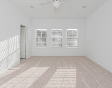 2227 Adena Springs Drive - Photo Thumbnail 9