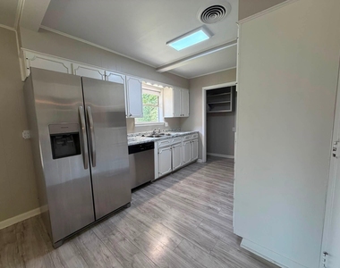 2315 W Park Avenue - Photo Thumbnail 3