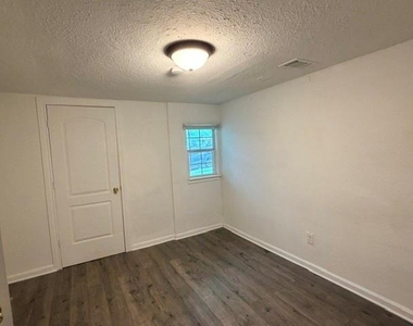 927 W Baker Street - Photo Thumbnail 8