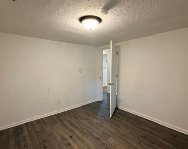 927 W Baker Street - Photo Thumbnail 7
