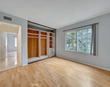 3867 Thorncroft - Photo Thumbnail 15