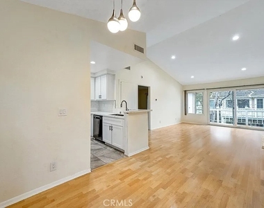 3867 Thorncroft - Photo Thumbnail 18