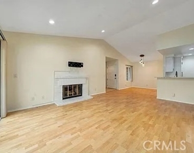 3867 Thorncroft - Photo Thumbnail 10