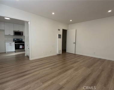 310 S California Street - Photo Thumbnail 2