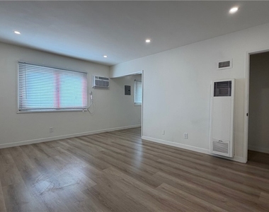 310 S California Street - Photo Thumbnail 3