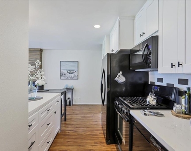 619 Sunfish Way - Photo Thumbnail 14