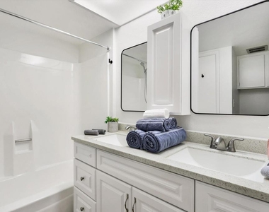619 Sunfish Way - Photo Thumbnail 23