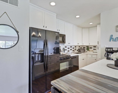 619 Sunfish Way - Photo Thumbnail 16
