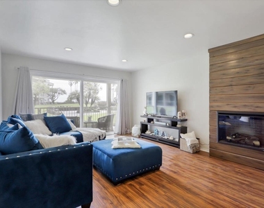 619 Sunfish Way - Photo Thumbnail 9