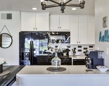 619 Sunfish Way - Photo Thumbnail 11