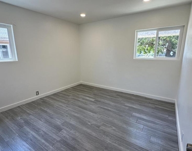 11390 Violeta Street - Photo Thumbnail 10