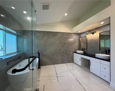 13745 Moonshadow Place - Photo Thumbnail 38