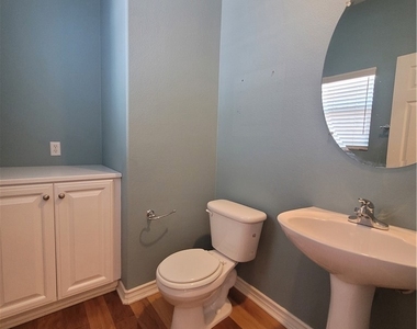 4022 Sutton Court - Photo Thumbnail 7