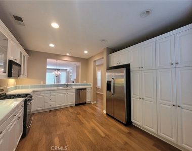 4022 Sutton Court - Photo Thumbnail 2