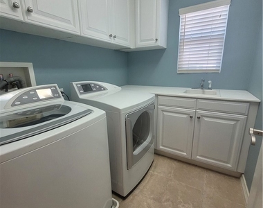 4022 Sutton Court - Photo Thumbnail 10