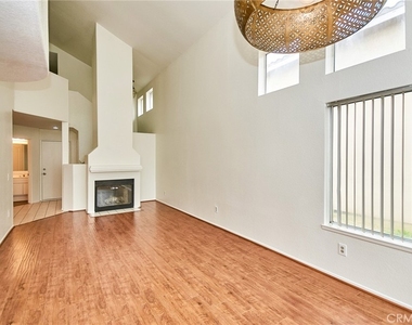 15737 Altamira Drive - Photo Thumbnail 4