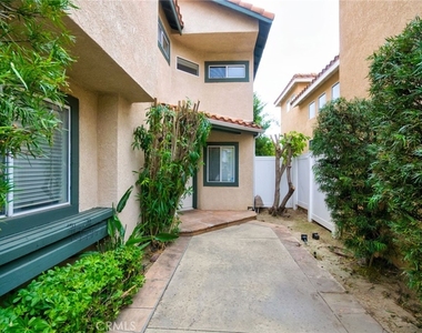 15737 Altamira Drive - Photo Thumbnail 3