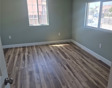 421 Wilkins - Photo Thumbnail 8