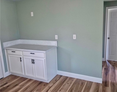 421 Wilkins - Photo Thumbnail 5
