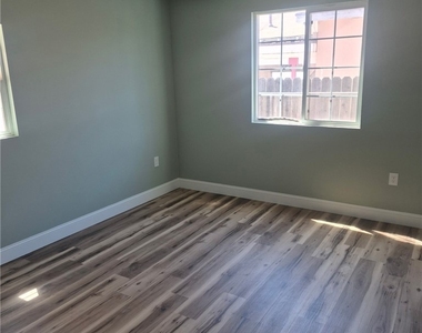 421 Wilkins - Photo Thumbnail 7
