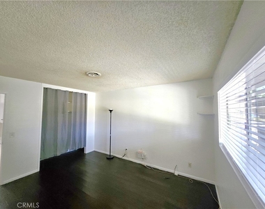 421 E E Stetson Avenue - Photo Thumbnail 5