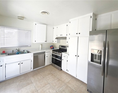 421 E E Stetson Avenue - Photo Thumbnail 7