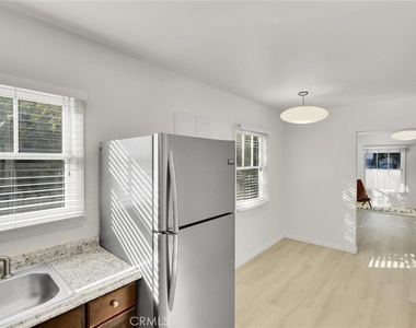 1120 N Vista Street - Photo Thumbnail 9