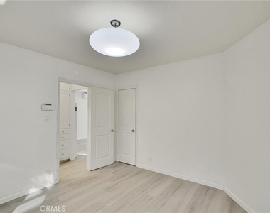 1120 N Vista Street - Photo Thumbnail 11