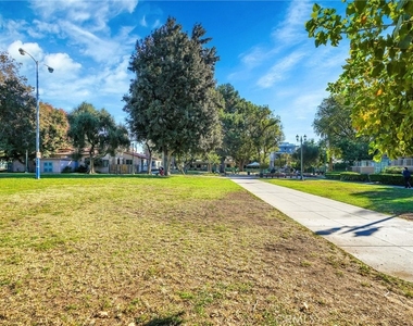 1120 N Vista Street - Photo Thumbnail 18