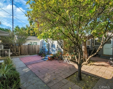 1120 N Vista Street - Photo Thumbnail 2