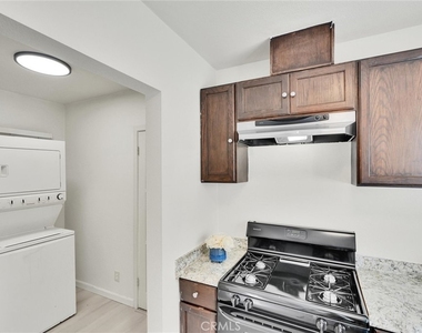 1120 N Vista Street - Photo Thumbnail 8