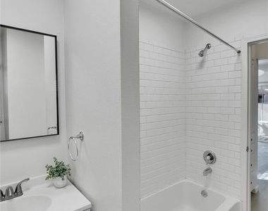1120 N Vista Street - Photo Thumbnail 13